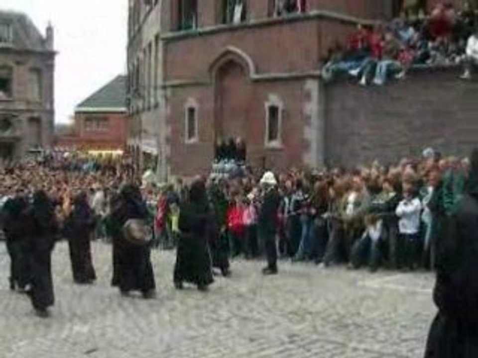 doudou 2008 - procession - confrerie: les Beubeux