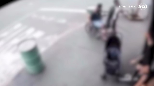 Homens atiram contra alvo e acertam comércio onde estão um bebê e um cadeirante