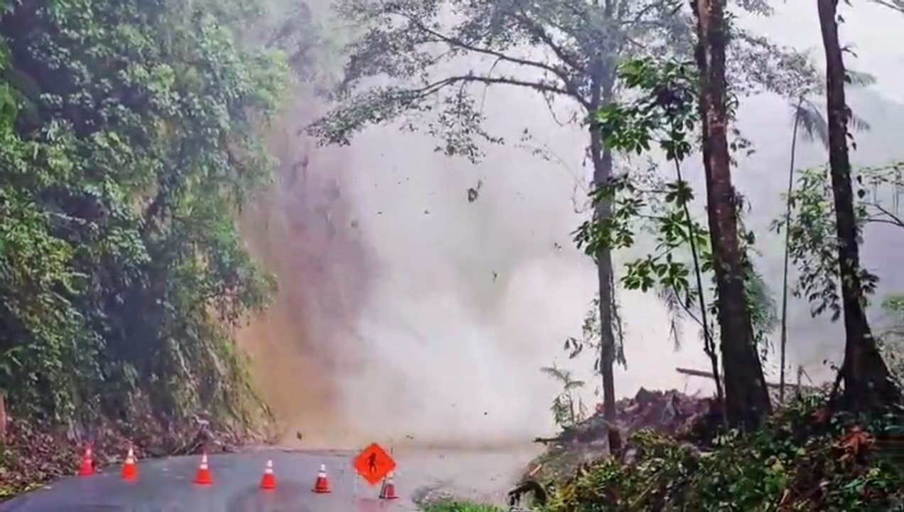 ext'Vea el momento en que explotan enorme piedra en Ruta 32 121125