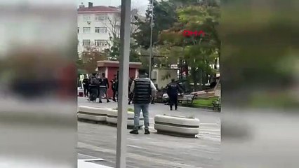 Adliye bahçesi karıştı! Duruşma sonrası yumruklar konuştu