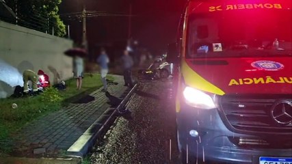 Jovem sofre contusao e possível fratura em colisão brutal no bairro Country