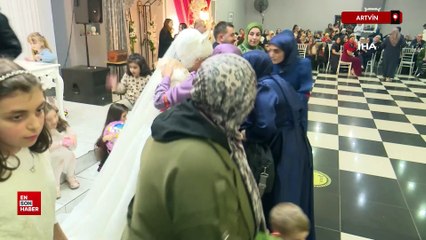 Artvin'de damada arkadaşlarından canlı tavuk ve horoz sürprizi