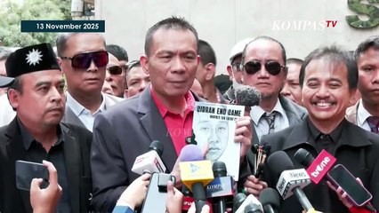 Rismon Sianipar Bagi Buku Gibran End Game Gratis Setiba di Polda: Wapres Tidak Lulus SMA!