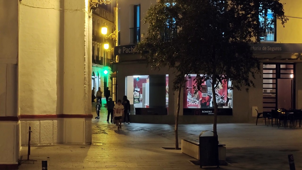 Telefoto 4K OnePlus 15 Noche