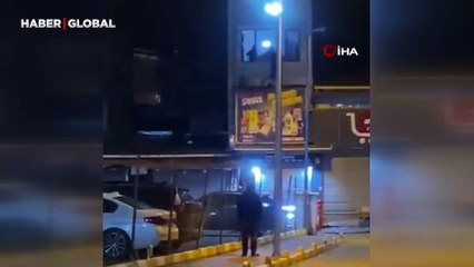 Fatih'te dehşet anları! Darbettiği komşusunu pencereden attı