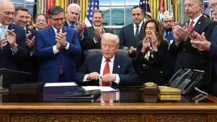 Trump firma el proyecto de ley que pone fin (de momento) a un cierre de gobierno de 43 días