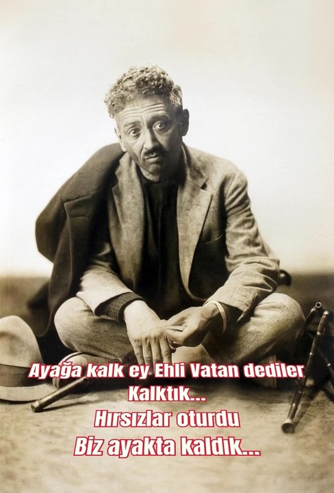 Ayağa kalk ey ehli vatan dediler Kalktık…  Hırsızlar oturdu Biz ayakta kaldık…