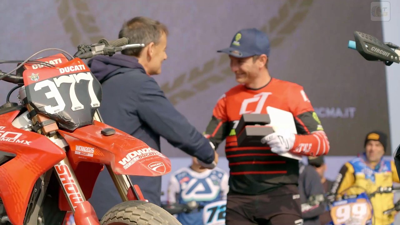 EICMA 2025 – Champions Charity Race Legend mit Twin-Zylinder-Racing