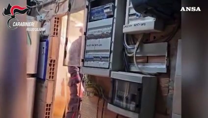 Reggio Calabria, scoperto bunker sotterraneo con piantagione di marijuana