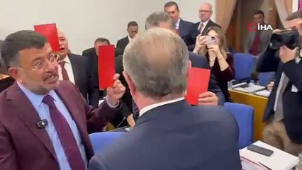 Bakana kırmızı kart gösteren CHP'liler bin pişman oldu