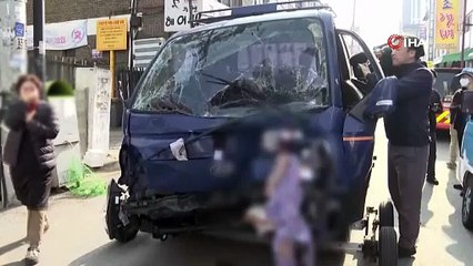 Güney Kore’de araç pazara daldı: 2 ölü, 18 yaralı