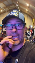 J’ai fait tester Elden Ring à des gens… avec une batterie.Spoiler : certains ont souffert 😭, d’autres ont brillé ✨Et on a même eu un chevalier IRL pour défendre l’honneur ! ⚔️