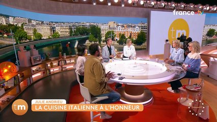 Julie Andrieu invitée de "Télématin"