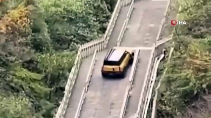 Tianmen Dağı’nın 999 merdivenini tırmanan test aracı başarısız olarak, tarihi yapıya zarar verdi