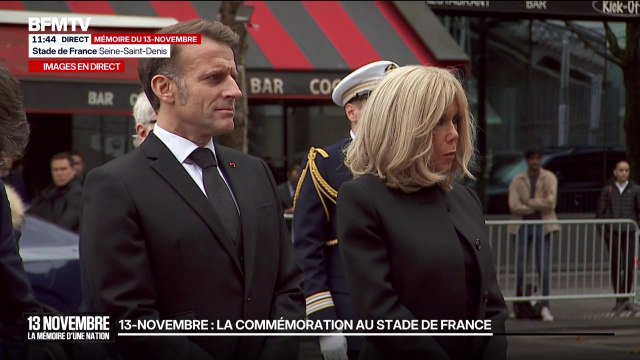 Commémorations du 13-Novembre: Emmanuel Macron dépose une gerbe de fleurs au Stade de France