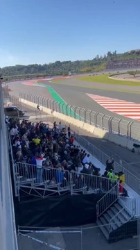 🔥 Dernier round de la saison MotoGP à Valence !Le circuit Ricardo Tormo accueille le finale 2025, avec une ambiance de feu 🔥 et des tribunes pleines à craquer 🇪🇸