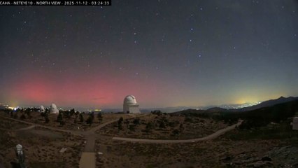 Una espectacular aurora boreal tiñe de rojo el cielo de Almería