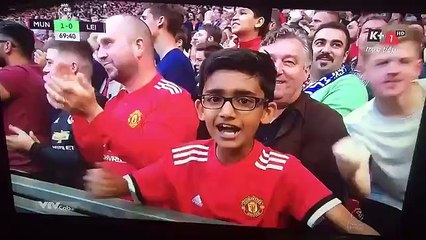 Rashford ghi bàn ngay ở pha chạm bóng thứ 2 từ quả phạt góc của Mikhitaryan. Đây cũng chính là kiến tạo thứ 5 của Micky sau 3 trận đấu. Rất ấn tượng.