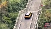 İddialı otomobil testi ters tepti! Tianmen Dağı’ndaki merdivenleri tırmanırken, tarihi yapıya zarar verdi...