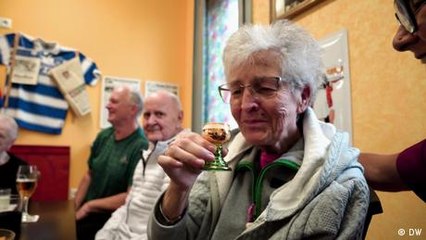Germany: Nursing home pub helps dementia patients reconnect