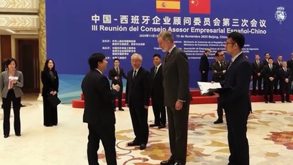 La Reina Letizia arrasa en su adiós a China: homenaje a la moda española con su look fetiche