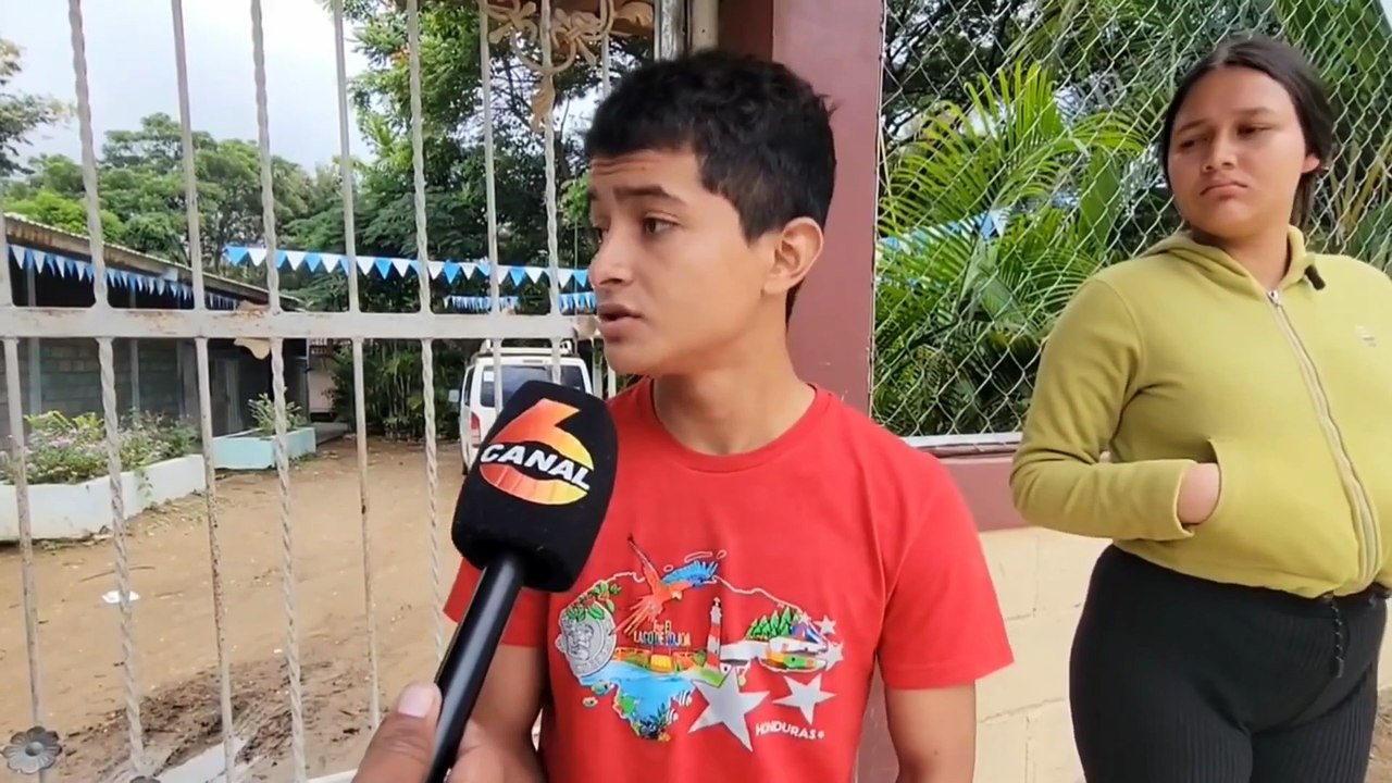 Estudiantes se toman un colegio exigiendo examen de recuperación para pasar el año