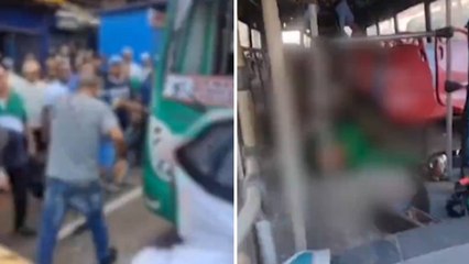 Video | Conductor de bus fue brutalmente atacado por un vendedor ambulante en el centro de Barranquilla