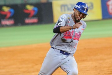 Gregorio Petit y Alcides Escobar tras la victoria del martes