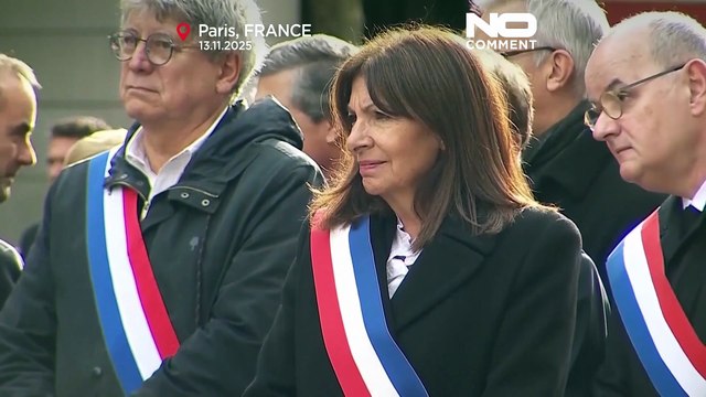 Francia commemora il decennale degli attentati di Parigi del 2015: Macron rende omaggio