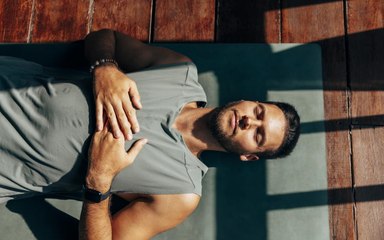 Ti senti stressato? Prova tre semplici esercizi per un rapido sollievo