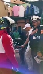 قمة الروعة...شرطي يشرح لمواطن انه ارتكب مخالفة وذا قال العكس له الحق ان يرفع دعوة قضائية ضد الشرطي