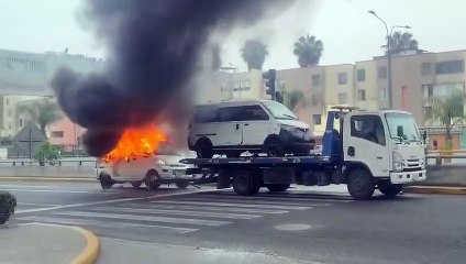 Colectivero incendió su vehículo para evitar intervención de ATU.