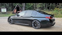 BMW M550i (G30) Stage 3 mit GTS-Motorhaube, Bodykit, Styling 1001i Felgen, LCI-Rückleuchten usw.