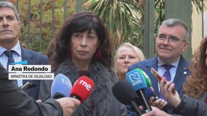 Redondo, increpada por la presidencia de una asociación de víctimas tras el fallo de las pulseras antimaltrato