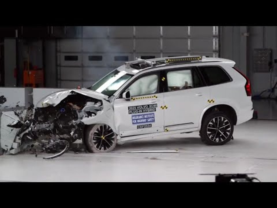 2025 Volvo XC90: Wie schlägt sich das Plug-in Hybrid SUV im IIHS-Crashtest?