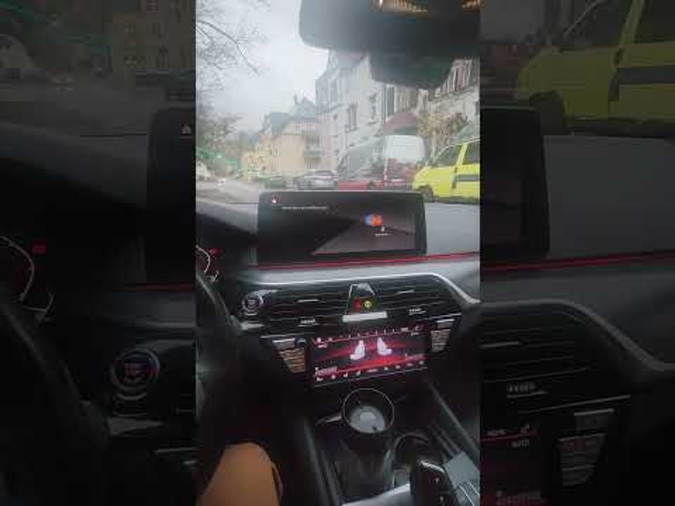 Hey BMW: 'wie findest du Mercedes'...