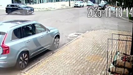 Tiggo quase capota após colisão com Fiat Strada na Rua Manaus