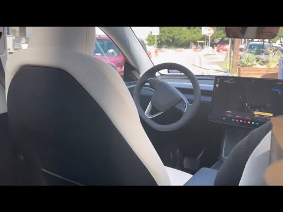 Tesla Robotaxi gestartet: Autonom fahren in Austin | alle Infos