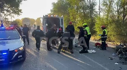 Motociclista grave tras chocar contra pipa en Santa Catarina