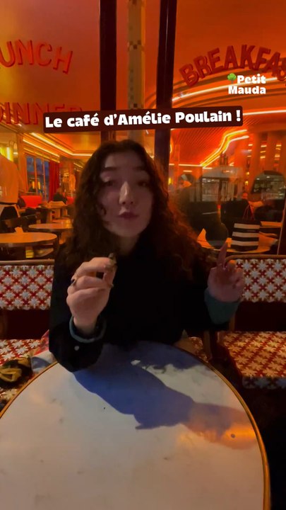 Le café d’Amélie existe vraiment ☕️🎬📍 15 Rue Lepic, 75018 Paris➡️ Allez découvrir tous nos articles sur petitmauda.com©️ Crédit : @petitmauda🎁 Tous nos bons plans à retrouver en bio ! ❤️‍🔥👉🏻 Abonne-toi au Petit Mauda pour plus d’inspiration ! 🌳