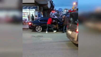 Eşiyle ilişkisi olduğunu iddia ettiği kişiyi defalarca bıçakladı