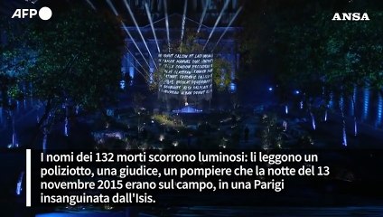 Parigi, a 10 anni dalle stragi dell'Isis accese 132 stelle per le vittime