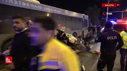 Malatya'da kontrolden çıkan otomobilin halk otobüsü tıra çarptı