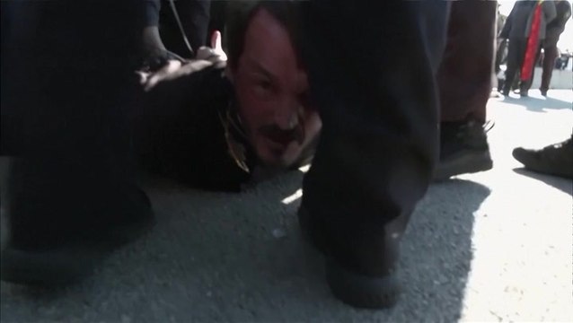 Chaos ensues outside Broadview ICE facility as police wrangle up unruly anti-ICE protestors