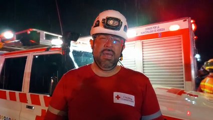 ext-Videos muestran escape de dos hombres tras caída de carro a catarata La Paz-131125