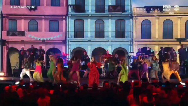 Latin Grammy 2025: Gloria Estefan se apodera del escenario junto a Nathy Peluso