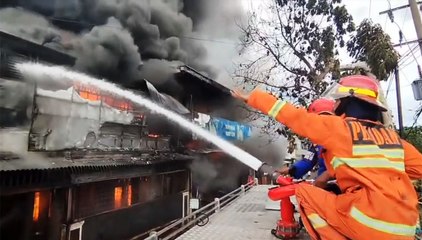 Gudang Sparepart Motor 3 Lantai Terbakar, Tiga Kendaraan Hangus