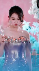 Scheming biological sister never expected that Cinderella was CEO's wife