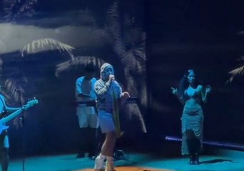 ¡Bad Bunny se dio una “Weltita” por los Latin Grammy 2025!