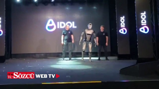 Sahneye çıkan robot bayıldı! Ülke tüm dünyaya rezil oldu